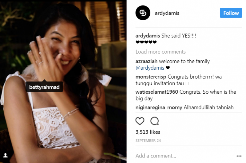 So Sweet! Betty Rahmad Dilamar Kekasih Di Bali - Media Hiburan