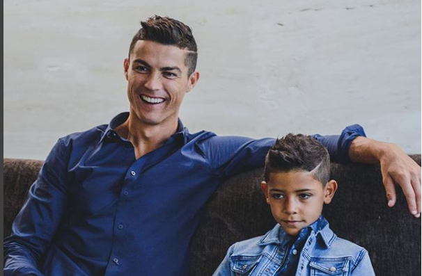  Gambar  Alahai Sweetnya Foto Cristiano Ronaldo  Bersama 